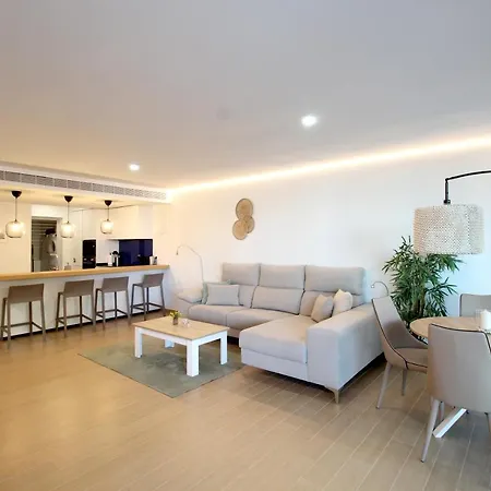 First Line Beach With Sea View شقة فوينخيرولا