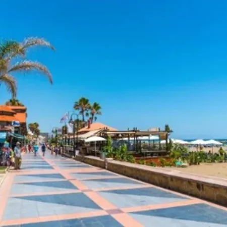 First Line Beach With Sea View شقة فوينخيرولا