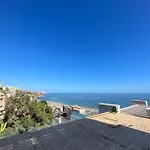 First Line Beach With Sea View شقة *