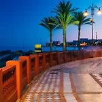 First Line Beach With Sea View شقة *