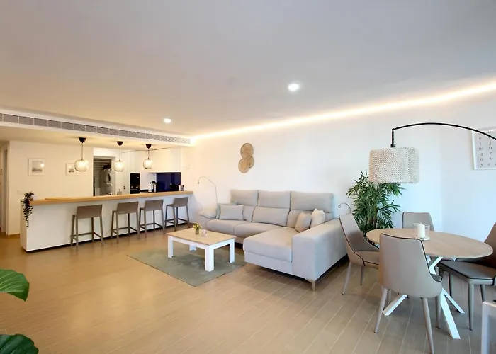 First Line Beach With Sea View شقة فوينخيرولا