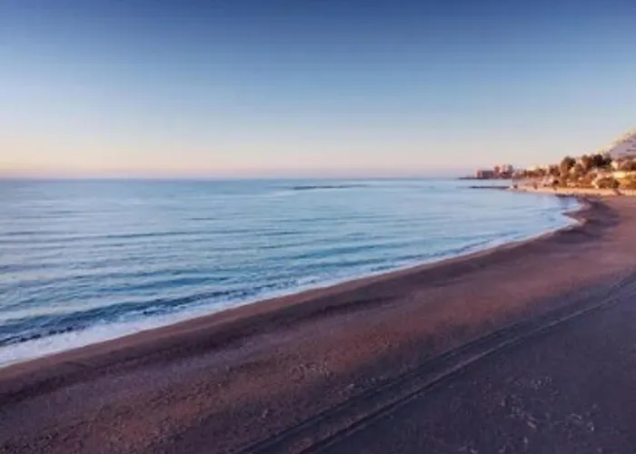 First Line Beach With Sea View شقة فوينخيرولا